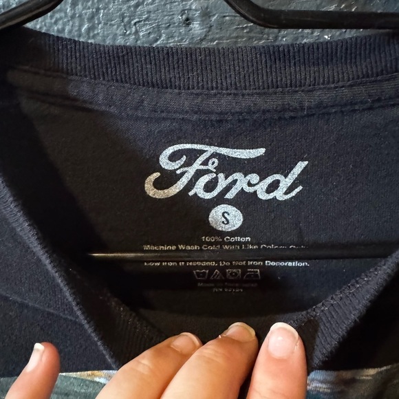 Green Ford Bronco Logo Black Short Sleeve T-Shirt - Picture 3 of 4